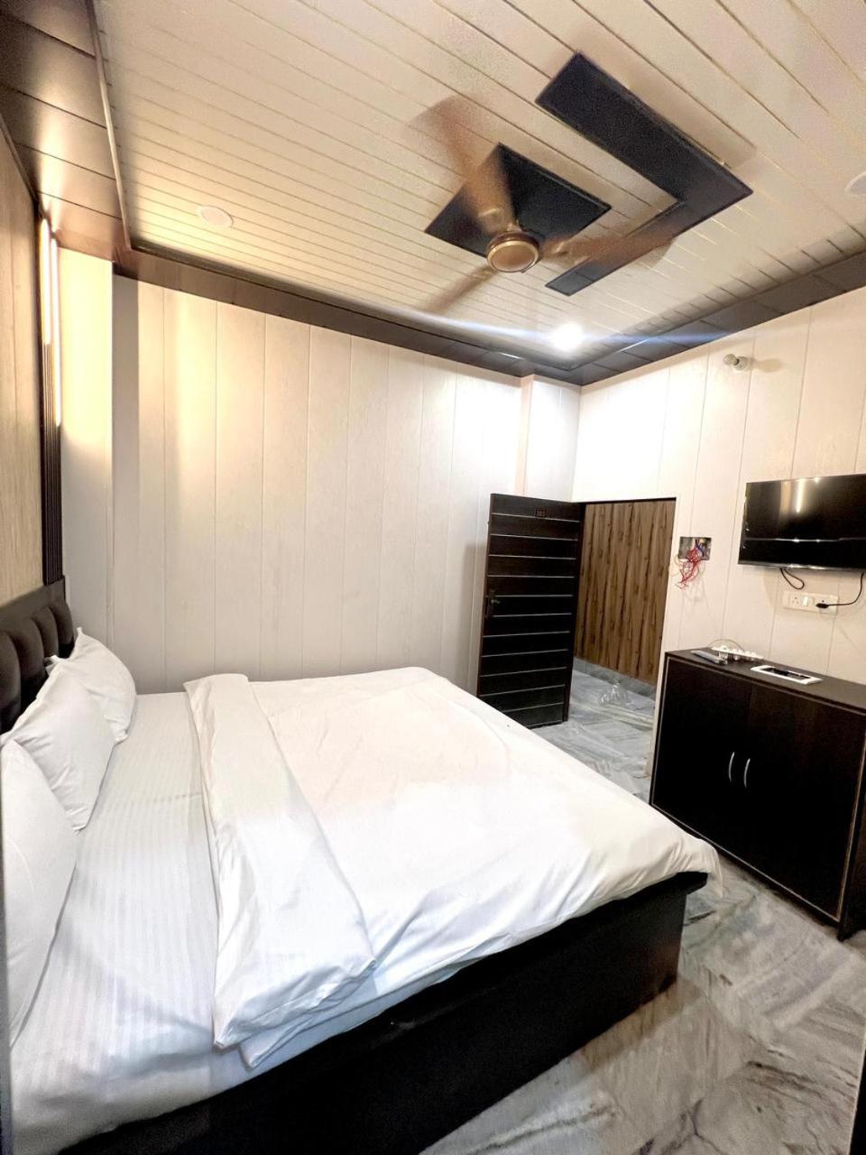 Durga P Guest House Near Harishchandra Ghat Варанаси Экстерьер фото